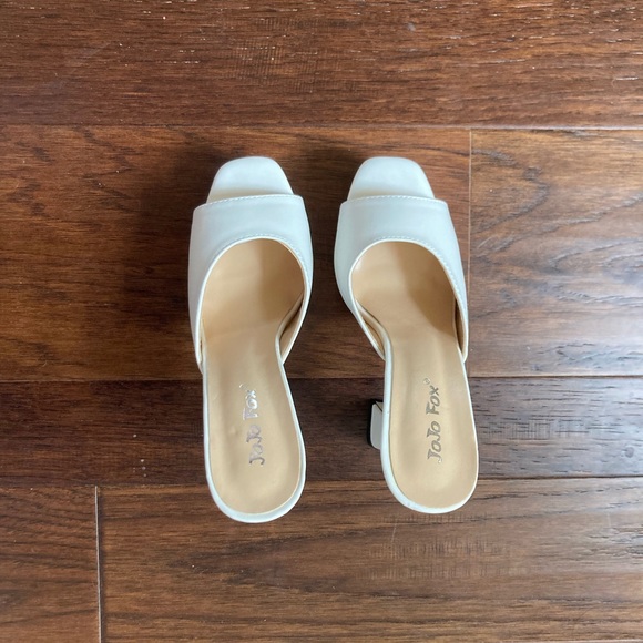 White platform peep toe heels - Picture 3 of 3